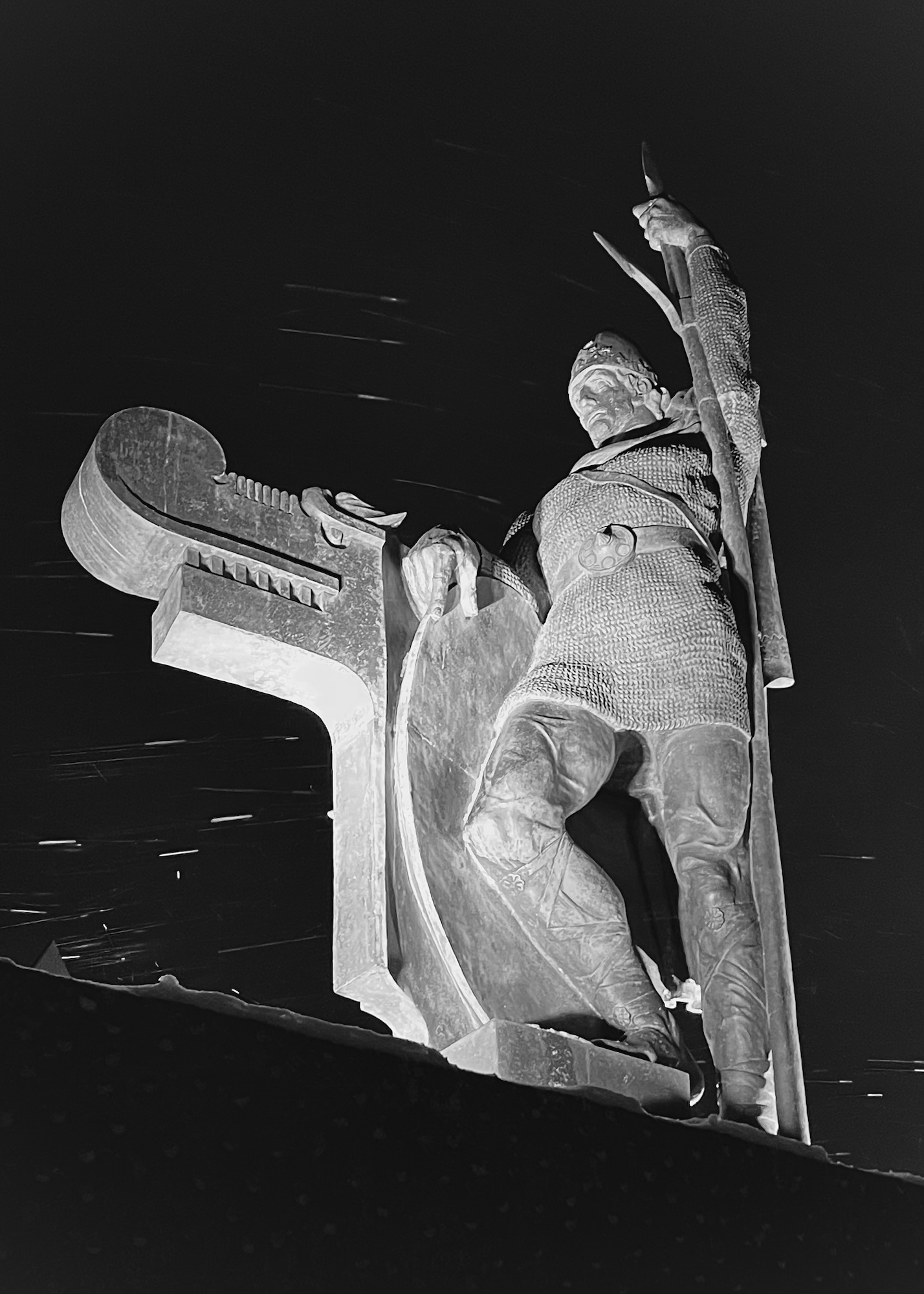 Black and white photograph of Ingólfur Arnarson statue